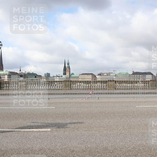 29.06.2025 - hella hamburg halbmarathon Lena Gebhardt http://msf.ph/oto/8337297 29.06.2025 09:09:04 Lombardsbrücke  meine-sportfotos.de