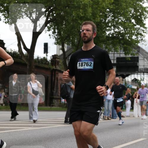 29.06.2025 - hella hamburg halbmarathon Yannick Fuchs http://msf.ph/oto/8337373 29.06.2025 10:52:00 20KM 1595, 1611, 2025, 2488, 2656, 2759, 2840, 2883, 2907, 3093, 3251, 3859, 4319, 4426, 4467, 4502, 4632, 4708, 4833, 5277, 5341, 5926, 6104, 6138, 6147, 6531, 6595, 7082, 7138, 7189, 8322, 8585, 9316, 9485, 10599, 10788, 11645, 12378, 12585, 12879, 13465, 13816, 13880, 14266, 14571, 15217, 15434, 15527, 16531, 17405, 17415, 17827, 18068, 18180, 18492, 18501, 18587, 18762, 18891 meine-sportfotos.de