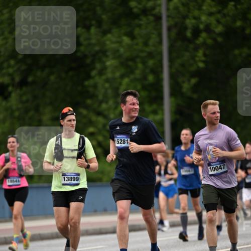 29.06.2025 - hella hamburg halbmarathon Dr. Thomas Lammeyer http://msf.ph/oto/8337374 29.06.2025 10:40:09 Kennedybrücke 1036, 1336, 1717, 2352, 2412, 2588, 2827, 3741, 4413, 5012, 5240, 5531, 6021, 6381, 6845, 6896, 7111, 7275, 7927, 8356, 8947, 9470, 10047, 10119, 10336, 10341, 10567, 11010, 11187, 11198, 11233 meine-sportfotos.de