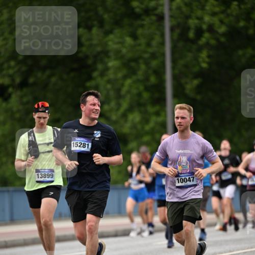 29.06.2025 - hella hamburg halbmarathon Dr. Thomas Lammeyer http://msf.ph/oto/8337413 29.06.2025 10:40:09 Kennedybrücke 1036, 1336, 1717, 2352, 2412, 2588, 2827, 3741, 4413, 5012, 5240, 5531, 6021, 6381, 6845, 6896, 7111, 7275, 7927, 8356, 8947, 9470, 10047, 10119, 10336, 10341, 10567, 11010, 11187, 11198, 11233 meine-sportfotos.de