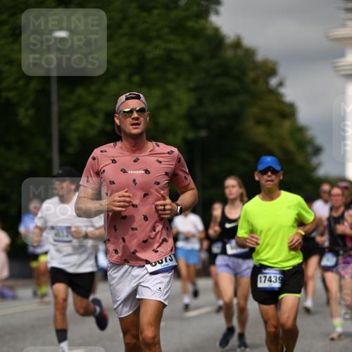 29.06.2025 - hella hamburg halbmarathon Dr. Thomas Lammeyer http://msf.ph/oto/8337468 29.06.2025 10:17:52 Kennedybrücke 1194, 1747, 1939, 2721, 2891, 4001, 4032, 4795, 4962, 5631, 5719, 6089, 7462, 7913, 8001, 8673, 9141, 9612, 9631, 9845, 9886, 10442, 10443 meine-sportfotos.de