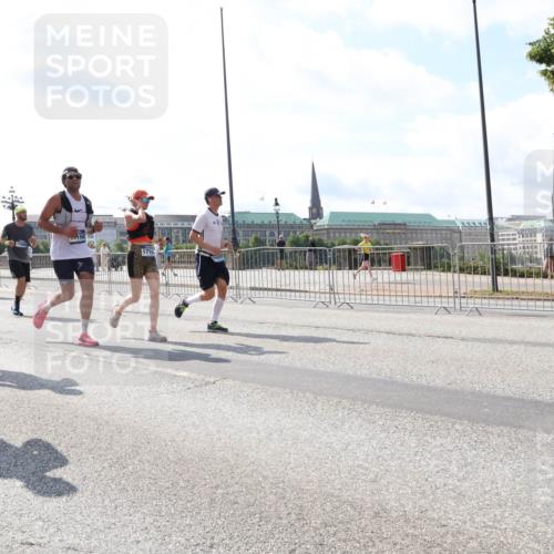 29.06.2025 - hella hamburg halbmarathon Lena Gebhardt http://msf.ph/oto/8337508 29.06.2025 10:00:37 Lombardsbrücke 14348, 2236, 16418, 150, 171, 1019, 1180, 1239, 1526, 1544, 1568, 1583, 1611, 1681, 2027, 2086, 2159, 2236, 2346, 2426, 2474, 2606, 2652, 2730, 2982, 3042, 3059, 3141, 3177, 3181, 3319, 3400, 3794, 3861, 3898, 3983, 4419, 4579, 4594, 4616, 4767, 4813, 4940, 4945, 5033, 5272, 5418, 5643, 5728, 6082, 6084, 6104, 6138, 6220, 6260, 6443, 6470, 6714, 6757, 8478, 8632, 8923, 9124, 9553, 9555, 9577, 10074, 10271, 10599 meine-sportfotos.de