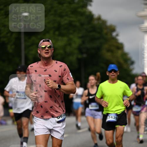 29.06.2025 - hella hamburg halbmarathon Dr. Thomas Lammeyer http://msf.ph/oto/8337561 29.06.2025 10:17:52 Kennedybrücke 1194, 1747, 1939, 2721, 2891, 4001, 4032, 4795, 4962, 5631, 5719, 6089, 7462, 7913, 8001, 8673, 9141, 9612, 9631, 9845, 9886, 10442, 10443 meine-sportfotos.de