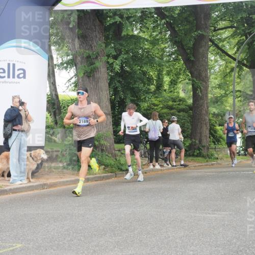 29.06.2025 - hella hamburg halbmarathon KatJ http://msf.ph/oto/8337604 29.06.2025 10:18:30 Zwischen KM18-KM19 2075, 3968, 6090 meine-sportfotos.de