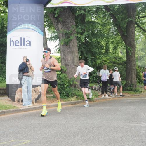 29.06.2025 - hella hamburg halbmarathon KatJ http://msf.ph/oto/8337635 29.06.2025 10:18:30 Zwischen KM18-KM19 2075, 3968, 6090 meine-sportfotos.de