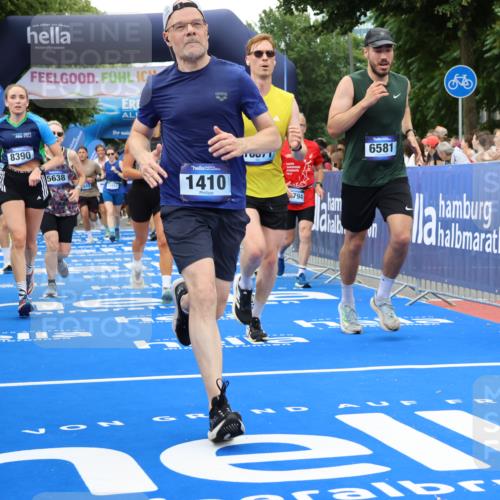 29.06.2025 - hella hamburg halbmarathon Strokosch-Dieckow http://msf.ph/oto/8337637 29.06.2025 10:54:07 Ziel 1151, 1410, 3177, 3208, 3209, 3898, 5638, 6082, 6084, 6294, 6356, 6443, 6581, 8390, 9032, 9791, 11499, 12213, 12379, 13033, 13397, 13794, 15169, 15524, 16780, 16871, 17348, 18308 meine-sportfotos.de