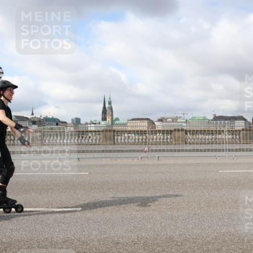 29.06.2025 - hella hamburg halbmarathon Lena Gebhardt http://msf.ph/oto/8337696 29.06.2025 09:09:04 Lombardsbrücke 63 meine-sportfotos.de