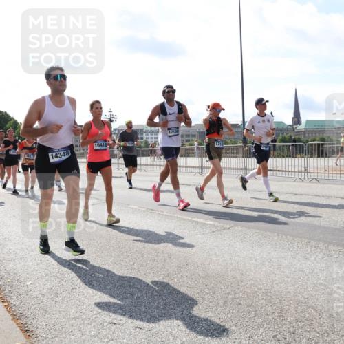 29.06.2025 - hella hamburg halbmarathon Lena Gebhardt http://msf.ph/oto/8337697 29.06.2025 10:00:37 Lombardsbrücke 16418, 2474, 1160, 18321, 18377, 14348, 15980, 17150, 17827, 1019, 1180, 1239, 1526, 1544, 1568, 1583, 1611, 1681, 2027, 2086, 2159, 2236, 2346, 2426, 2474, 2606, 2652, 2730, 2982, 3042, 3059, 3141, 3177, 3181, 3319, 3400, 3794, 3861, 3898, 3983, 4419, 4579, 4594, 4616, 4767, 4813, 4940, 4945, 5033, 5272, 5418, 5643, 5728, 6082, 6084, 6104, 6138, 6220, 6260, 6443, 6470, 6714, 6757, 8478, 8632, 8923, 9124, 9553, 9555, 9577, 10074, 10271, 10599 meine-sportfotos.de