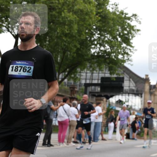 29.06.2025 - hella hamburg halbmarathon Yannick Fuchs http://msf.ph/oto/8337756 29.06.2025 10:52:00 20KM 1595, 1611, 2025, 2488, 2656, 2759, 2840, 2883, 2907, 3093, 3251, 3859, 4319, 4426, 4467, 4502, 4632, 4708, 4833, 5277, 5341, 5926, 6104, 6138, 6147, 6531, 6595, 7082, 7138, 7189, 8322, 8585, 9316, 9485, 10599, 10788, 11645, 12378, 12585, 12879, 13465, 13816, 13880, 14266, 14571, 15217, 15434, 15527, 16531, 17405, 17415, 17827, 18068, 18180, 18492, 18501, 18587, 18762, 18891 meine-sportfotos.de