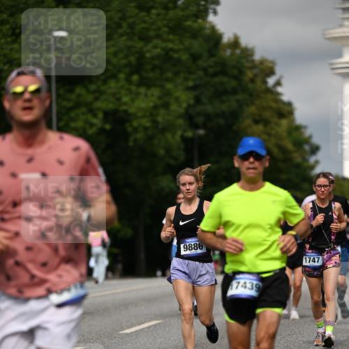 29.06.2025 - hella hamburg halbmarathon Dr. Thomas Lammeyer http://msf.ph/oto/8337781 29.06.2025 10:17:53 Kennedybrücke 1194, 1747, 1939, 2721, 2891, 4001, 4032, 4795, 4962, 5631, 5719, 6089, 7462, 7913, 8001, 8673, 9141, 9612, 9631, 9845, 9886, 10442, 10443, 11355 meine-sportfotos.de