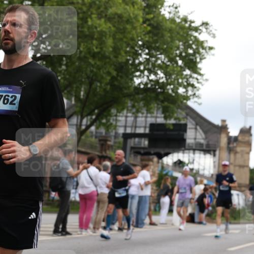 29.06.2025 - hella hamburg halbmarathon Yannick Fuchs http://msf.ph/oto/8337813 29.06.2025 10:52:00 20KM 1595, 1611, 2025, 2488, 2656, 2759, 2840, 2883, 2907, 3093, 3251, 3859, 4319, 4426, 4467, 4502, 4632, 4708, 4833, 5277, 5341, 5926, 6104, 6138, 6147, 6531, 6595, 7082, 7138, 7189, 8322, 8585, 9316, 9485, 10599, 10788, 11645, 12378, 12585, 12879, 13465, 13816, 13880, 14266, 14571, 15217, 15434, 15527, 16531, 17405, 17415, 17827, 18068, 18180, 18492, 18501, 18587, 18762, 18891 meine-sportfotos.de
