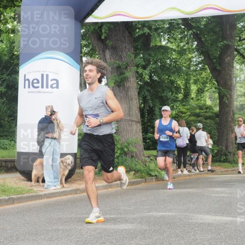 29.06.2025 - hella hamburg halbmarathon KatJ http://msf.ph/oto/8337832 29.06.2025 10:18:33 Zwischen KM18-KM19 2075 meine-sportfotos.de