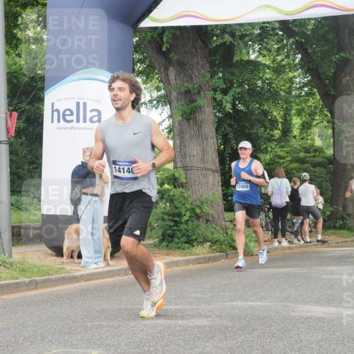 29.06.2025 - hella hamburg halbmarathon KatJ http://msf.ph/oto/8337842 29.06.2025 10:18:33 Zwischen KM18-KM19 2075 meine-sportfotos.de