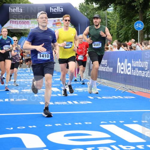 29.06.2025 - hella hamburg halbmarathon Strokosch-Dieckow http://msf.ph/oto/8337850 29.06.2025 10:54:06 Ziel 1151, 1410, 1815, 3096, 3208, 3209, 3898, 5638, 6294, 6356, 6443, 6581, 8390, 9032, 9791, 11499, 12213, 12379, 13397, 13794, 15169, 15524, 16780, 16871, 17348, 18308 meine-sportfotos.de