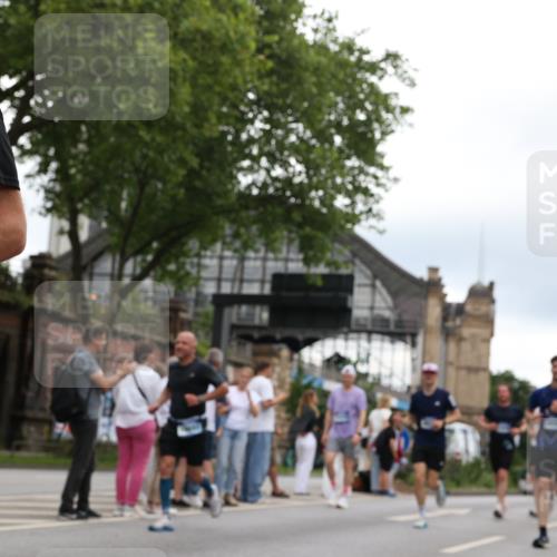 29.06.2025 - hella hamburg halbmarathon Yannick Fuchs http://msf.ph/oto/8337922 29.06.2025 10:52:00 20KM 1595, 1611, 2025, 2488, 2656, 2759, 2840, 2883, 2907, 3093, 3251, 3859, 4319, 4426, 4467, 4502, 4632, 4708, 4833, 5277, 5341, 5926, 6104, 6138, 6147, 6531, 6595, 7082, 7138, 7189, 8322, 8585, 9316, 9485, 10599, 10788, 11645, 12378, 12585, 12879, 13465, 13816, 13880, 14266, 14571, 15217, 15434, 15527, 16531, 17405, 17415, 17827, 18068, 18180, 18492, 18501, 18587, 18762, 18891 meine-sportfotos.de