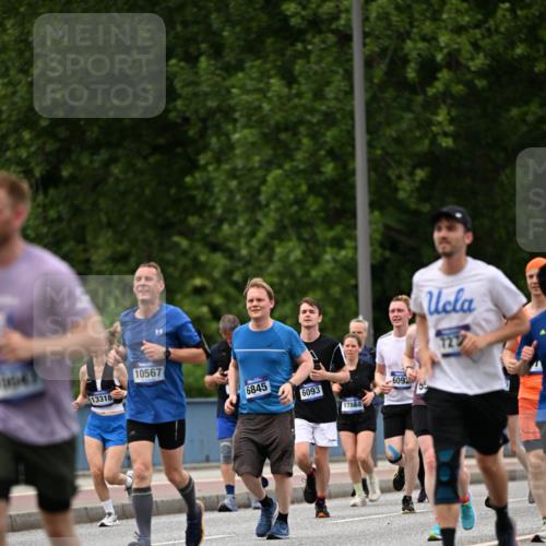 29.06.2025 - hella hamburg halbmarathon Dr. Thomas Lammeyer http://msf.ph/oto/8338011 29.06.2025 10:40:11 Kennedybrücke 1036, 1336, 1717, 2352, 2412, 2588, 2827, 3741, 3990, 4413, 4902, 5012, 5240, 5531, 6021, 6381, 6845, 6896, 7111, 7275, 7927, 8356, 8947, 10047, 10119, 10336, 10341, 10567, 11010, 11187, 11198, 11233 meine-sportfotos.de