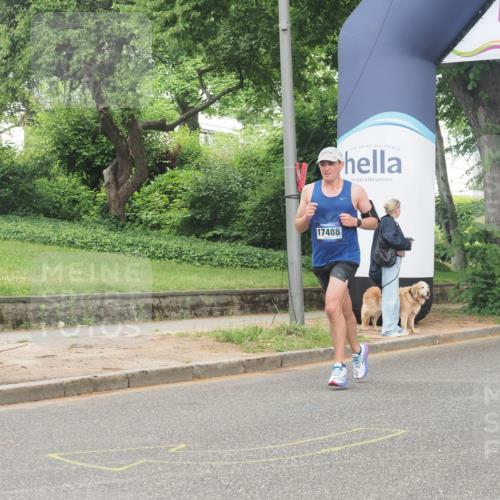 29.06.2025 - hella hamburg halbmarathon KatJ http://msf.ph/oto/8338115 29.06.2025 10:18:35 Zwischen KM18-KM19 2075 meine-sportfotos.de