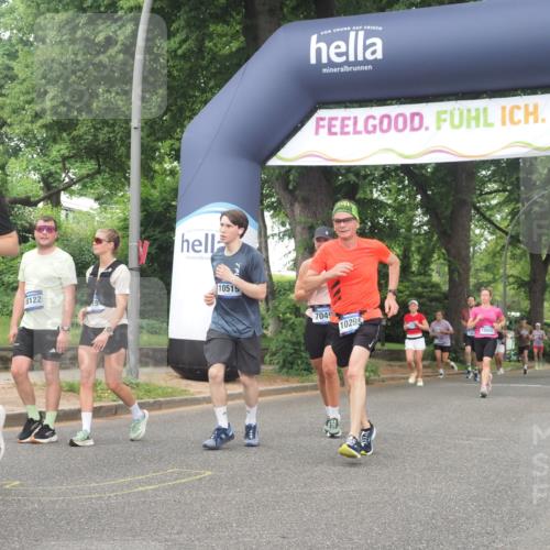 29.06.2025 - hella hamburg halbmarathon KatJ http://msf.ph/oto/8338128 29.06.2025 10:48:04 Zwischen KM18-KM19 3400, 6708, 7049 meine-sportfotos.de