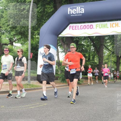 29.06.2025 - hella hamburg halbmarathon KatJ http://msf.ph/oto/8338144 29.06.2025 10:48:04 Zwischen KM18-KM19 3400, 6708, 7049 meine-sportfotos.de