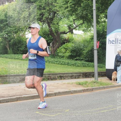 29.06.2025 - hella hamburg halbmarathon KatJ http://msf.ph/oto/8338258 29.06.2025 10:18:36 Zwischen KM18-KM19 2075, 8473 meine-sportfotos.de