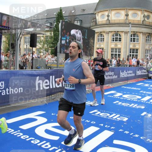 29.06.2025 - hella hamburg halbmarathon Michael Strokosch http://msf.ph/oto/8338260 29.06.2025 10:50:53 Ziel 1466, 3654, 3947, 4839, 5018, 5115, 7052, 8205, 8657, 10750, 15395, 15426, 15643, 15720, 17129, 17908, 18182, 18370 meine-sportfotos.de