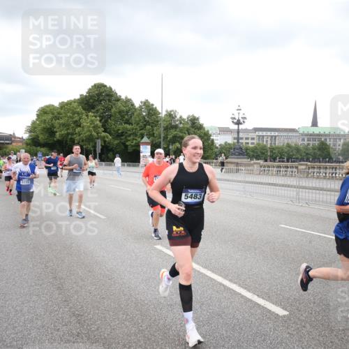 29.06.2025 - hella hamburg halbmarathon Jannik Wohlers http://msf.ph/oto/8338313 29.06.2025 10:55:01 Lombardsbrücke 1873, 1917, 3115, 3157, 3577, 4039, 4628, 5040, 5483, 5487, 7219, 7680, 8519, 8626, 9614, 9618, 9857, 9858, 10559, 10885, 11109, 12902, 13098, 13230, 14727, 15152, 15160, 15843, 16267, 16385, 16533, 16855, 17019, 17396, 18670, 18972, 19199 meine-sportfotos.de