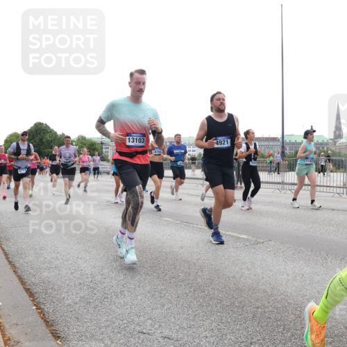 29.06.2025 - hella hamburg halbmarathon Lena Gebhardt http://msf.ph/oto/8338330 29.06.2025 10:38:11 Lombardsbrücke 5713, 13103, 15762, 4921, 114211, 93, 1196, 1394, 1457, 1475, 1578, 1596, 1742, 1791, 1799, 1901, 1966, 1985, 2113, 2151, 2498, 2786, 3010, 3094, 3095, 3242, 3246, 3286, 3338, 3635, 3636, 3716, 3777, 3841, 3880, 4159, 4414, 4883, 4921, 5085, 5089, 5139, 5155, 5300, 5522, 5713, 5735, 6199, 6200, 6362, 6697, 6751, 6930, 7117, 7118, 7165, 7244, 7321, 7350, 7552, 7629, 7696, 7868, 7914, 8985, 9247, 9288, 9895, 10159, 10836, 11087, 11543 meine-sportfotos.de