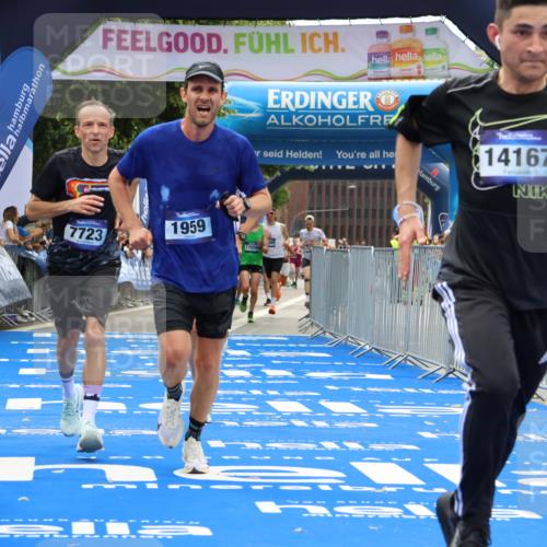 29.06.2025 - hella hamburg halbmarathon Strokosch-Dieckow http://msf.ph/oto/8338332 29.06.2025 10:33:16 Ziel 1910, 1959, 4679, 7723, 9047, 14167, 16881, 17175, 17489, 18455 meine-sportfotos.de