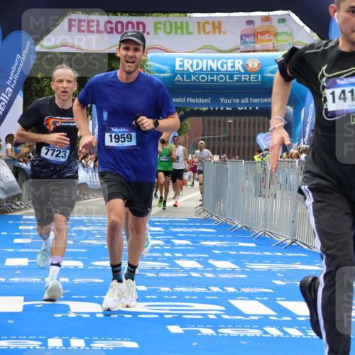 29.06.2025 - hella hamburg halbmarathon Strokosch-Dieckow http://msf.ph/oto/8338377 29.06.2025 10:33:16 Ziel 1910, 1959, 4679, 7723, 9047, 14167, 16881, 17175, 17489, 18455 meine-sportfotos.de