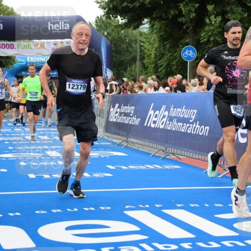 29.06.2025 - hella hamburg halbmarathon Strokosch-Dieckow http://msf.ph/oto/8338400 29.06.2025 10:54:02 Ziel 1151, 1410, 1815, 2432, 3096, 3208, 3209, 5638, 6294, 6356, 6374, 6481, 6581, 7918, 8390, 8394, 9032, 9791, 11499, 11789, 12379, 13032, 13397, 13794, 13869, 14175, 16871, 17348, 18308, 18879 meine-sportfotos.de