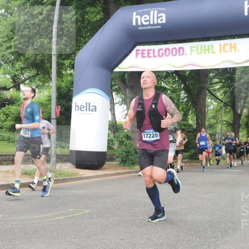 29.06.2025 - hella hamburg halbmarathon KatJ http://msf.ph/oto/8338424 29.06.2025 10:48:09 Zwischen KM18-KM19 1264, 7049, 8721 meine-sportfotos.de