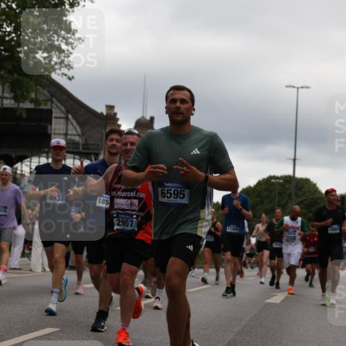 29.06.2025 - hella hamburg halbmarathon Yannick Fuchs http://msf.ph/oto/8338430 29.06.2025 10:52:02 20KM 1595, 1611, 2025, 2488, 2656, 2840, 2907, 3093, 3251, 3859, 4319, 4426, 4467, 4502, 4632, 4708, 4833, 5277, 5341, 5926, 6104, 6138, 6147, 6531, 6592, 6595, 7082, 7138, 7189, 8322, 8585, 9230, 9316, 9485, 10788, 11645, 12378, 12585, 12879, 13465, 13816, 13880, 14266, 14571, 15217, 15434, 15527, 16531, 17405, 17415, 17827, 18068, 18180, 18492, 18501, 18587, 18762, 18891 meine-sportfotos.de