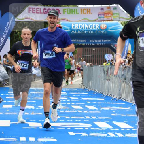 29.06.2025 - hella hamburg halbmarathon Strokosch-Dieckow http://msf.ph/oto/8338433 29.06.2025 10:33:16 Ziel 1910, 1959, 4679, 7723, 9047, 14167, 16881, 17175, 17489, 18455 meine-sportfotos.de