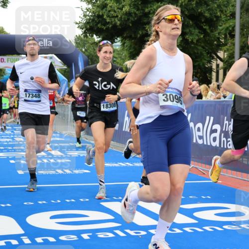 29.06.2025 - hella hamburg halbmarathon Strokosch-Dieckow http://msf.ph/oto/8338460 29.06.2025 10:54:00 Ziel 1151, 1410, 1815, 2432, 3096, 3208, 3209, 6294, 6356, 6374, 6481, 6581, 7395, 7918, 7973, 8394, 9032, 11499, 11789, 12379, 13032, 13397, 13869, 14175, 16477, 16871, 17348, 18308, 18831, 18879 meine-sportfotos.de