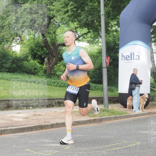 29.06.2025 - hella hamburg halbmarathon KatJ http://msf.ph/oto/8338590 29.06.2025 10:18:40 Zwischen KM18-KM19 8473 meine-sportfotos.de