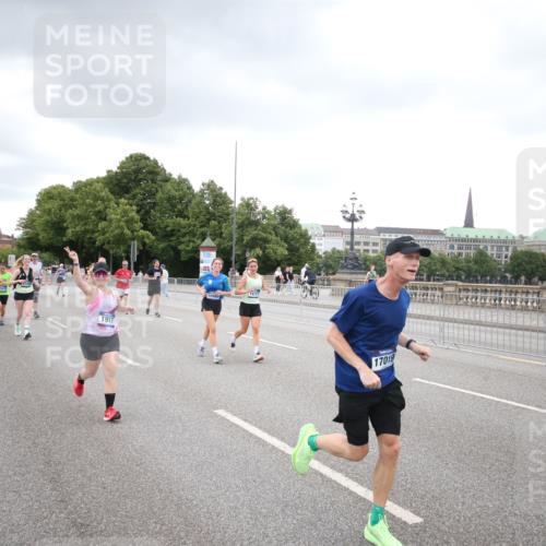 29.06.2025 - hella hamburg halbmarathon Jannik Wohlers http://msf.ph/oto/8338610 29.06.2025 10:55:05 Lombardsbrücke 1616, 1873, 1917, 3115, 3157, 3577, 4628, 5040, 5483, 5487, 7548, 7680, 8626, 9614, 9618, 9857, 9858, 10094, 10559, 10885, 11109, 12902, 13230, 14727, 15081, 15152, 16267, 16385, 16533, 16855, 17019, 17396, 18670, 18972 meine-sportfotos.de