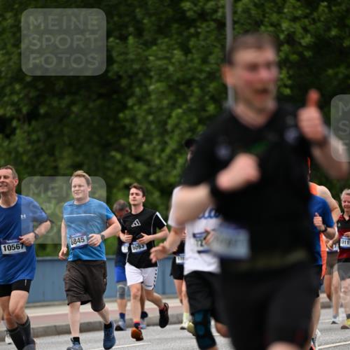 29.06.2025 - hella hamburg halbmarathon Dr. Thomas Lammeyer http://msf.ph/oto/8338637 29.06.2025 10:40:12 Kennedybrücke 1036, 1183, 1336, 1717, 2352, 2412, 2588, 2827, 3741, 3990, 4413, 4902, 5012, 5240, 5531, 6021, 6381, 6845, 6896, 7111, 7275, 7927, 8356, 8947, 10047, 10119, 10336, 10341, 10567, 11010, 11187, 11198, 11233 meine-sportfotos.de