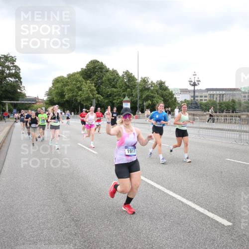 29.06.2025 - hella hamburg halbmarathon Jannik Wohlers http://msf.ph/oto/8338648 29.06.2025 10:55:06 Lombardsbrücke 1616, 1873, 1917, 3115, 3157, 3577, 4628, 5040, 5483, 5487, 7548, 7680, 8626, 9614, 9618, 9857, 9858, 10094, 10559, 10885, 11109, 12902, 13230, 14727, 15081, 15152, 16267, 16385, 16533, 16855, 17019, 17396, 18670, 18972 meine-sportfotos.de