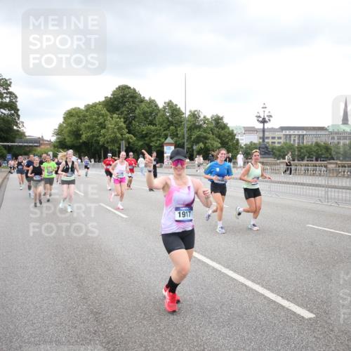 29.06.2025 - hella hamburg halbmarathon Jannik Wohlers http://msf.ph/oto/8338657 29.06.2025 10:55:06 Lombardsbrücke 1616, 1873, 1917, 3115, 3157, 3577, 4628, 5040, 5483, 5487, 7548, 7680, 8626, 9614, 9618, 9857, 9858, 10094, 10559, 10885, 11109, 12902, 13230, 14727, 15081, 15152, 16267, 16385, 16533, 16855, 17019, 17396, 18670, 18972 meine-sportfotos.de