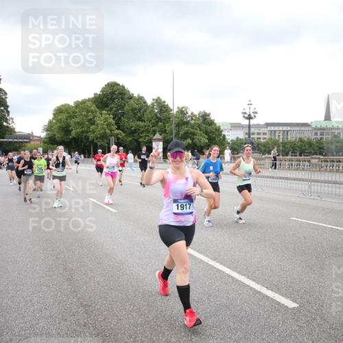 29.06.2025 - hella hamburg halbmarathon Jannik Wohlers http://msf.ph/oto/8338673 29.06.2025 10:55:06 Lombardsbrücke 1616, 1873, 1917, 3115, 3157, 3577, 4628, 5040, 5483, 5487, 7548, 7680, 8626, 9614, 9618, 9857, 9858, 10094, 10559, 10885, 11109, 12902, 13230, 14727, 15081, 15152, 16267, 16385, 16533, 16855, 17019, 17396, 18670, 18972 meine-sportfotos.de