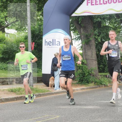 29.06.2025 - hella hamburg halbmarathon KatJ http://msf.ph/oto/8338737 29.06.2025 10:18:42 Zwischen KM18-KM19 7389, 8473 meine-sportfotos.de