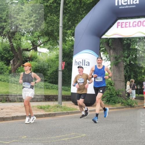 29.06.2025 - hella hamburg halbmarathon KatJ http://msf.ph/oto/8338740 29.06.2025 10:48:12 Zwischen KM18-KM19 1264, 8590, 8721 meine-sportfotos.de