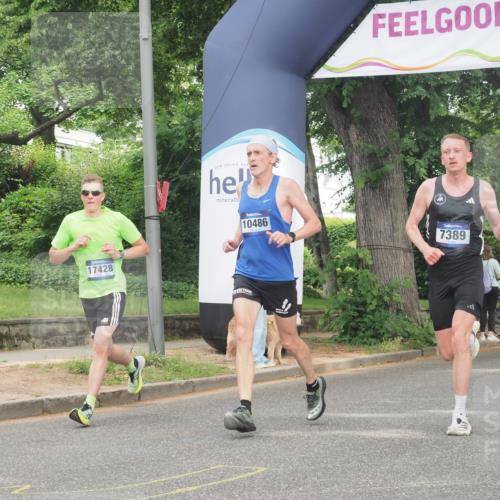 29.06.2025 - hella hamburg halbmarathon KatJ http://msf.ph/oto/8338755 29.06.2025 10:18:43 Zwischen KM18-KM19 1827, 7389, 8473 meine-sportfotos.de