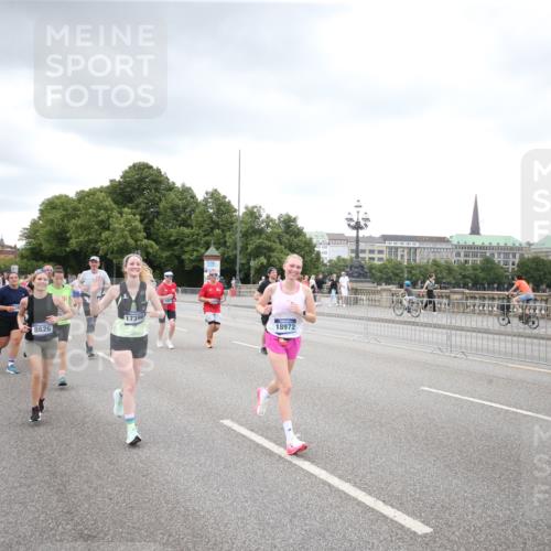 29.06.2025 - hella hamburg halbmarathon Jannik Wohlers http://msf.ph/oto/8338790 29.06.2025 10:55:07 Lombardsbrücke 1616, 1873, 1917, 3115, 3157, 3244, 3577, 4628, 5040, 5483, 5487, 7548, 7680, 8527, 8626, 9614, 9618, 9857, 9858, 10094, 10559, 10885, 11109, 12902, 14727, 15081, 16267, 16385, 16533, 16855, 17019, 17396, 18670, 18972 meine-sportfotos.de