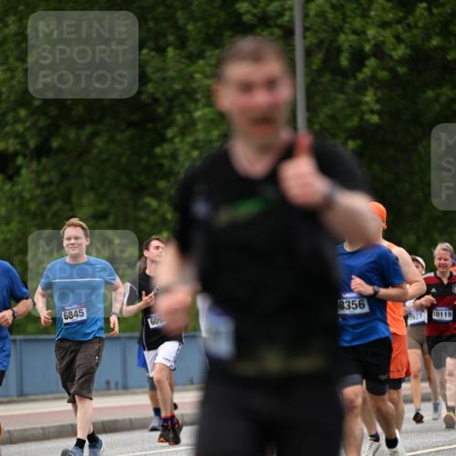 29.06.2025 - hella hamburg halbmarathon Dr. Thomas Lammeyer http://msf.ph/oto/8338800 29.06.2025 10:40:12 Kennedybrücke 1036, 1183, 1336, 1717, 2352, 2412, 2588, 2827, 3741, 3990, 4413, 4902, 5012, 5240, 5531, 6021, 6381, 6845, 6896, 7111, 7275, 7927, 8356, 8947, 10047, 10119, 10336, 10341, 10567, 11010, 11187, 11198, 11233 meine-sportfotos.de