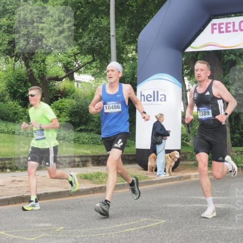 29.06.2025 - hella hamburg halbmarathon KatJ http://msf.ph/oto/8338808 29.06.2025 10:18:43 Zwischen KM18-KM19 1827, 7389, 8473 meine-sportfotos.de