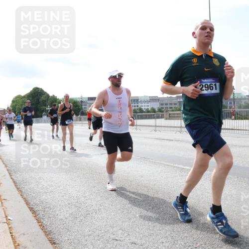29.06.2025 - hella hamburg halbmarathon Lena Gebhardt http://msf.ph/oto/8338830 29.06.2025 10:13:24 Lombardsbrücke 2961, 1007, 1747, 1859, 2055, 2721, 2904, 2942, 2961, 3218, 3360, 3728, 3729, 4187, 4532, 4795, 4950, 5232, 5546, 6026, 6489, 6717, 6724, 7346, 7446, 7447, 7460, 7873, 7913, 8279, 8398, 8405, 8913, 9128, 9141, 9527, 9612, 10402, 12492, 12928, 12929, 13331, 13928, 14404, 15531, 15663, 15922, 16030, 16255, 16437, 16491, 17472, 17474, 17699, 17988, 18048, 18222, 18231, 18320, 18732 meine-sportfotos.de
