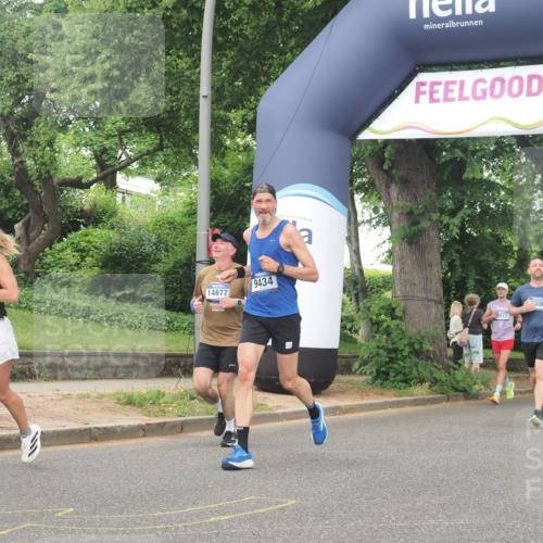 29.06.2025 - hella hamburg halbmarathon KatJ http://msf.ph/oto/8338852 29.06.2025 10:48:13 Zwischen KM18-KM19 1264, 8590, 8721 meine-sportfotos.de