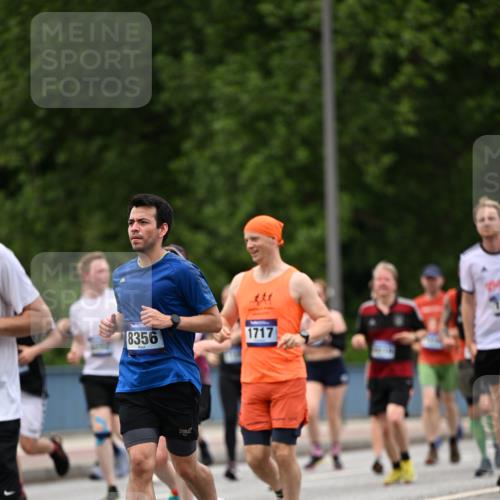 29.06.2025 - hella hamburg halbmarathon Dr. Thomas Lammeyer http://msf.ph/oto/8338857 29.06.2025 10:40:14 Kennedybrücke 1036, 1102, 1183, 1284, 1336, 1717, 2352, 2588, 2827, 3243, 3741, 3990, 4413, 4902, 5012, 5240, 5531, 6021, 6381, 6845, 6896, 7111, 7275, 7927, 8356, 8947, 10047, 10119, 10336, 10341, 10567, 11010, 11187, 11198, 11233 meine-sportfotos.de
