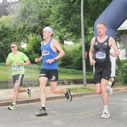 29.06.2025 - hella hamburg halbmarathon KatJ http://msf.ph/oto/8338877 29.06.2025 10:18:43 Zwischen KM18-KM19 1827, 7389, 8473 meine-sportfotos.de